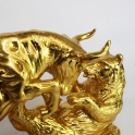 Tượng trâu phong thủy góm sứ phủ vàng_4