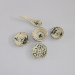 Bộ gia vị vẽ hoa cúc hoa văn tam thái cổ