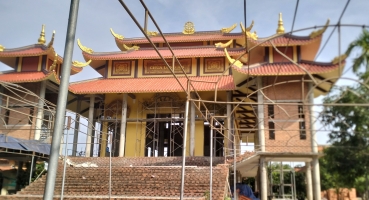 Ngói âm dương men đỏ bã trầu chùa Long Ẩn