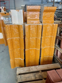 Bò nóc mái chùa nhà thờ Họa tiết Liên Hoa Lưu Hành Sinh Khí men vàng hổ phách 32x25 (cm)  01